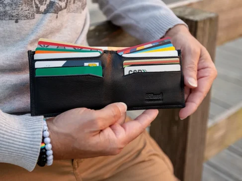 Carteira em Pele com Porta-Moedas Secreto e Anti-RFID