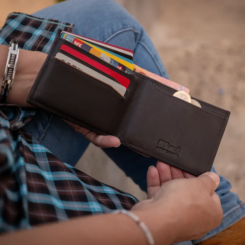 Carteira de Homem em Pele com Porta-Moedas e Anti-RFID